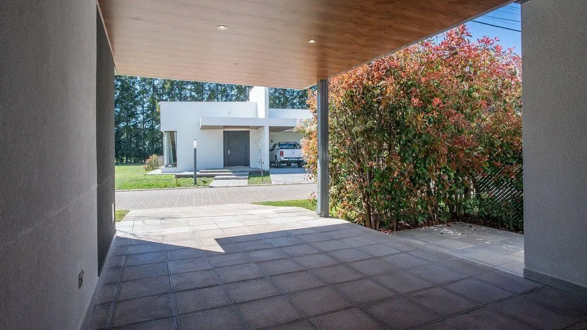 Casa con piscina en Barrio cerrado La Antonella 5