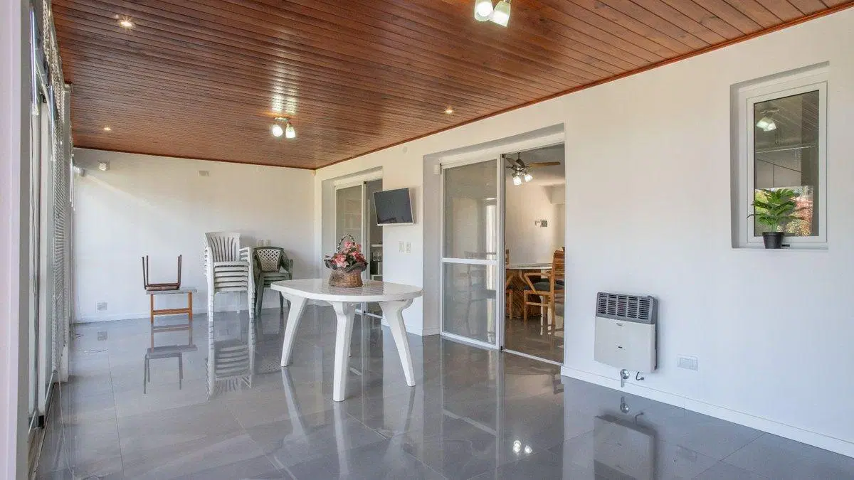 Casa con piscina en Barrio cerrado La Antonella 4