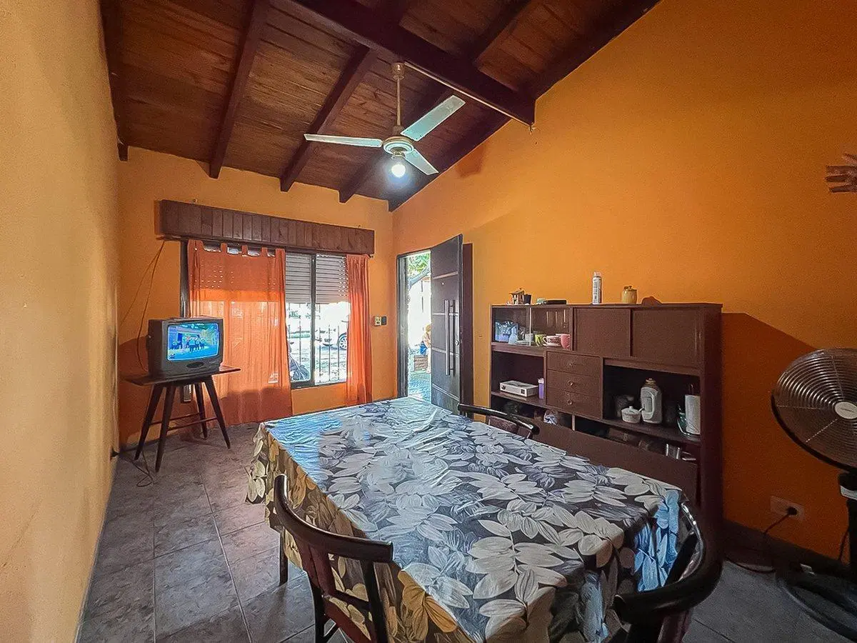 venta casa dos dormitorios y con  duplex atras 4