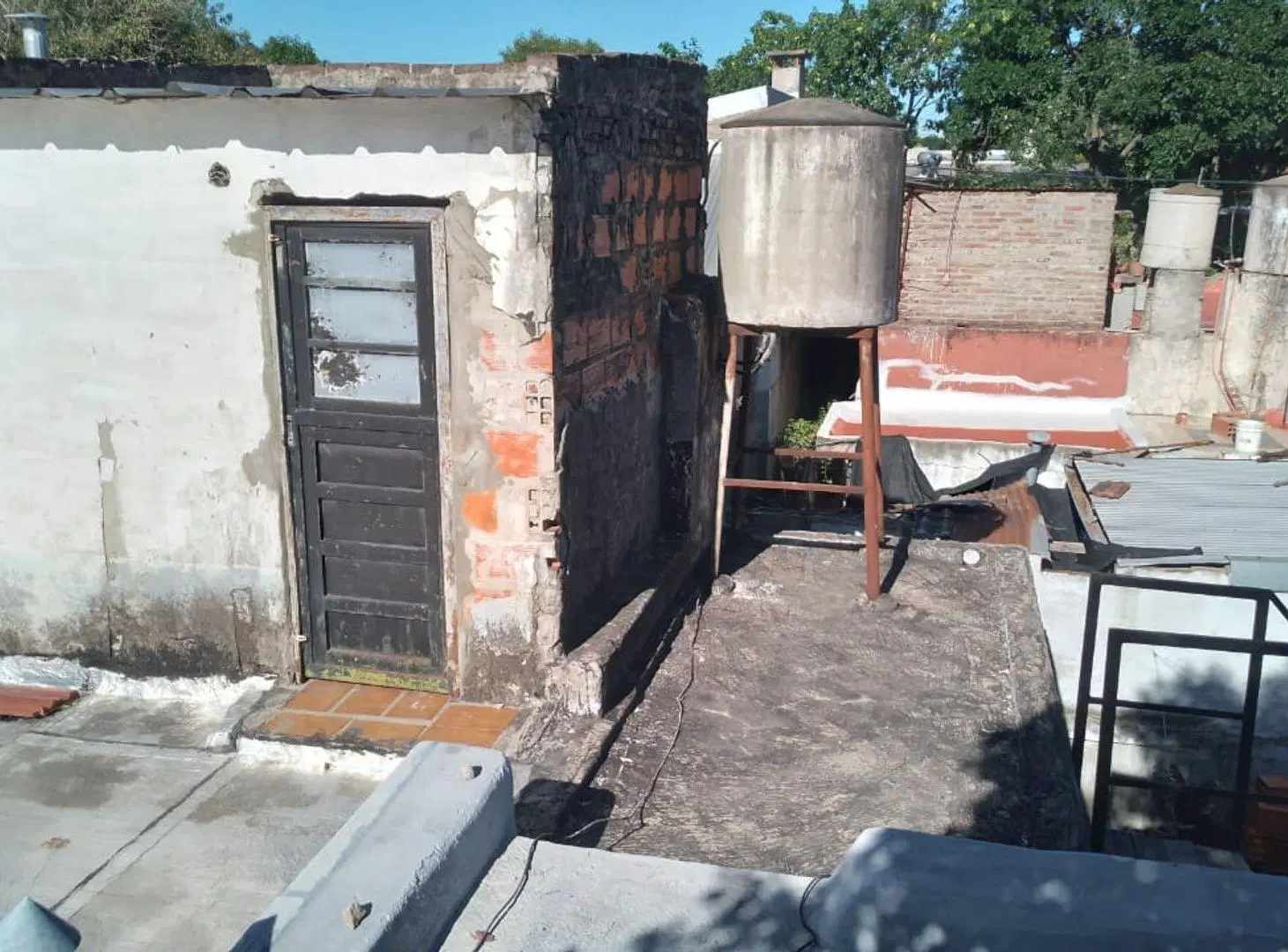 Casa 3 dorm. cochera, galpón Fisherton industrial 2
