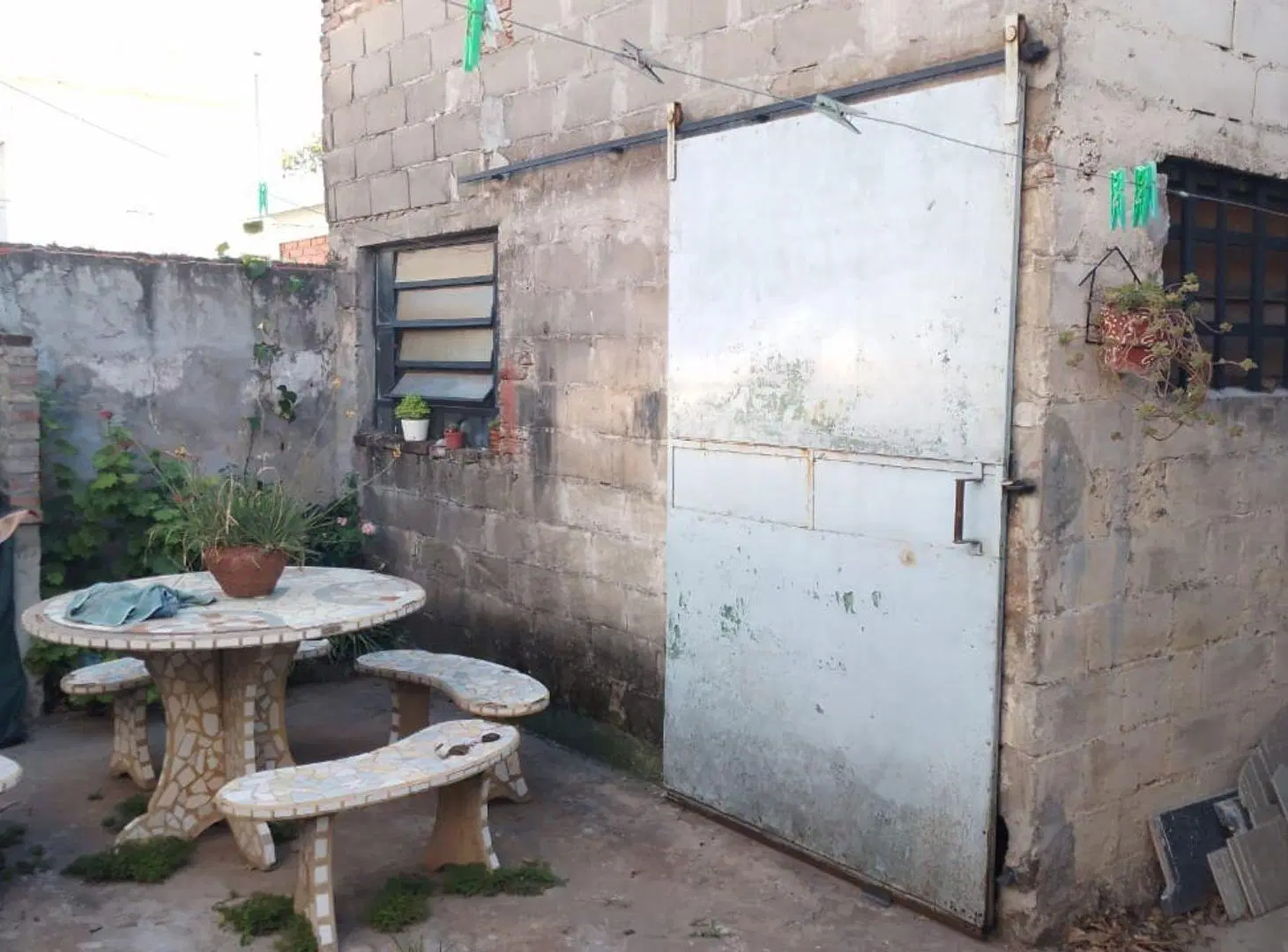 Casa 3 dorm. cochera, galpón Fisherton industrial 5