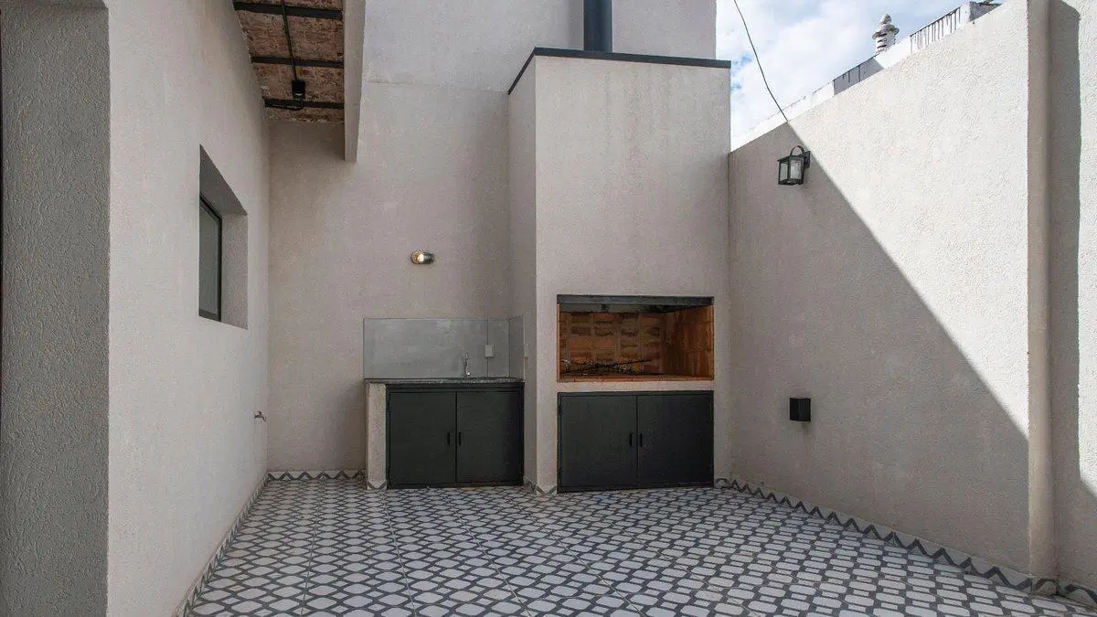 VENTA-CASA 2 DORMITORIOS MAS COMODÍN-PATIO-COCHERA 5