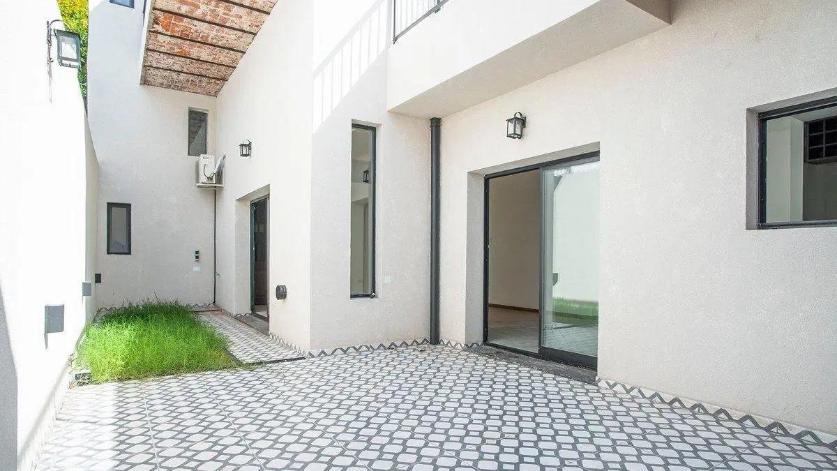 VENTA-CASA 2 DORMITORIOS MAS COMODÍN-PATIO-COCHERA 4