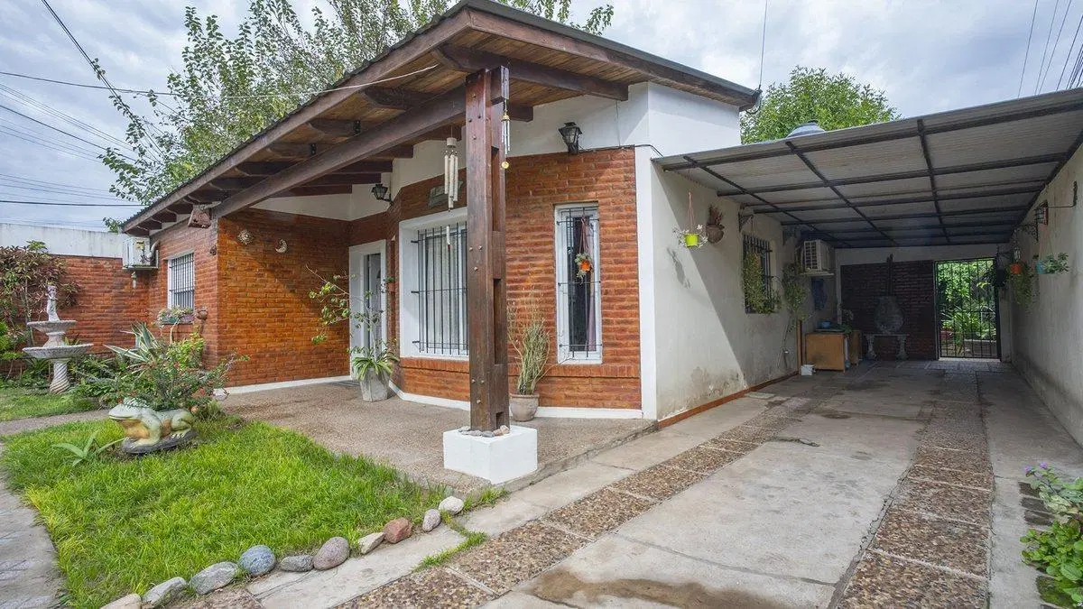 Venta casa barrio Urquiza, 2 dormitorio, 2 cochera 4