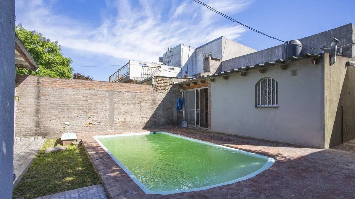 VENTA/CASA AMUEBLADA CON PILETA - SAN LORENZO 3