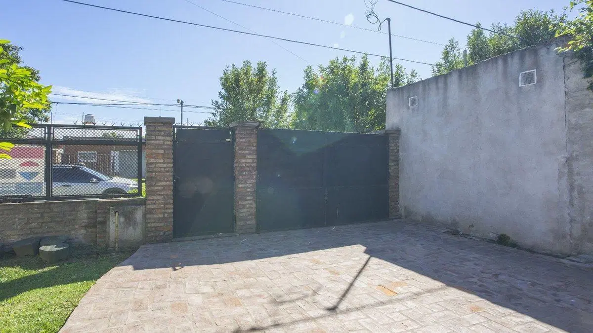 VENTA/CASA AMUEBLADA CON PILETA - SAN LORENZO 5