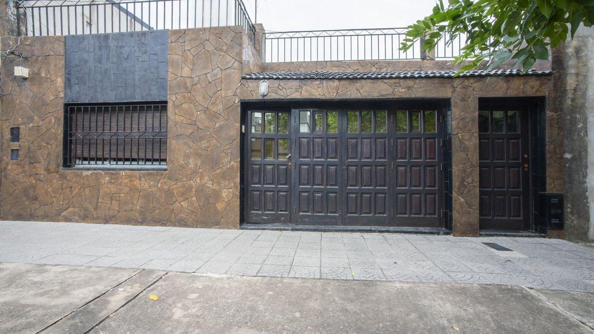 Venta casa barrio Urquiza con pileta 2 dormitorios
