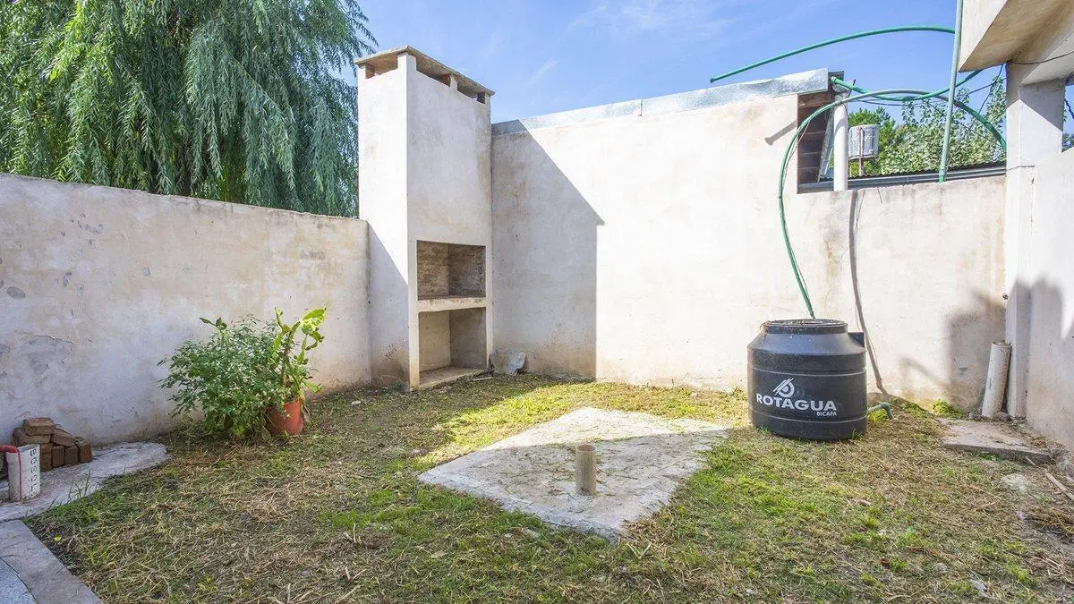 En VENTA, tres departamentos en el mismo lote! 2