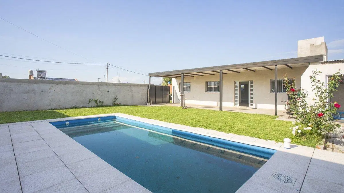 VENTA casa de dos dorm a estrenar en ibarlucea 4