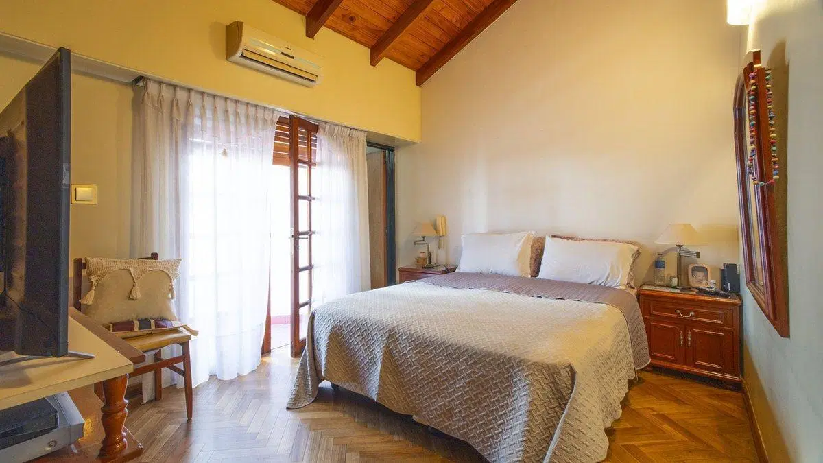 VENTA/PERMUTA CASA 3 DORMITORIOS-PISCINA-COCHERA 5