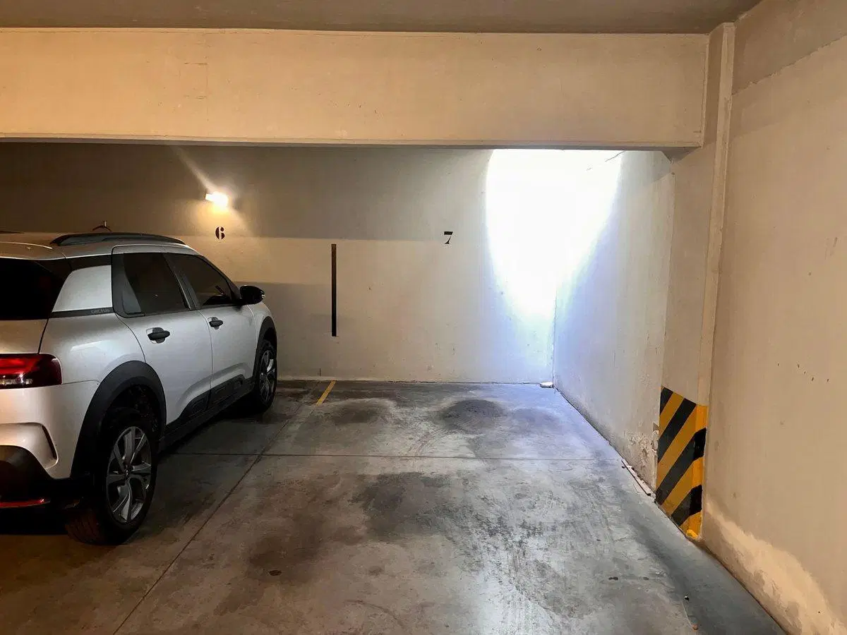 Monoambiente céntrico con balcón, cochera y pileta 4