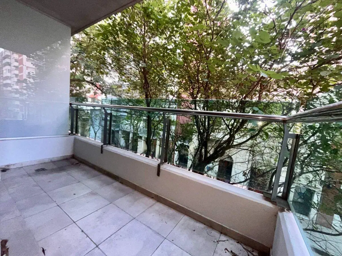 Monoambiente céntrico con balcón, cochera y pileta 3