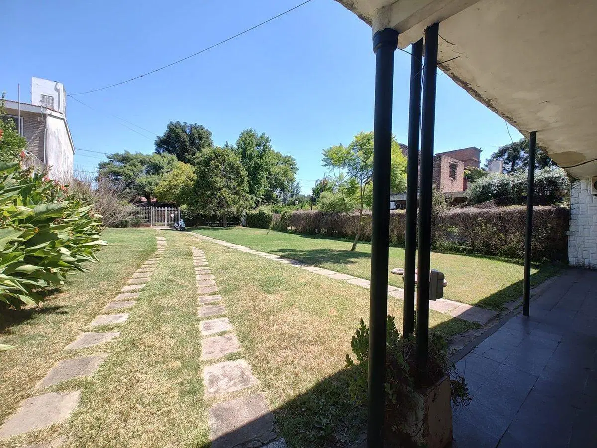 VENTA  CASA A RECICLAR - IDEAL DESARROLLO 3