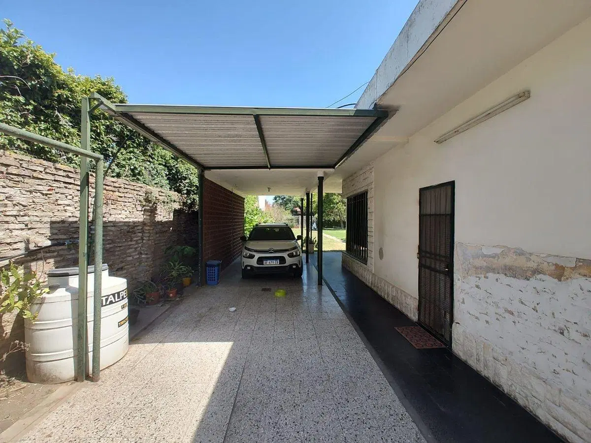 VENTA  CASA A RECICLAR - IDEAL DESARROLLO 2