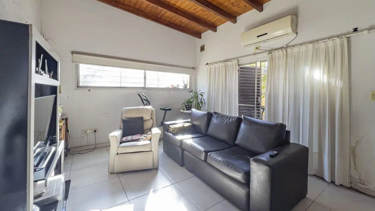 VENTA CASA  CON LOCAL B° ESPAÑA Y HOSPITALES 2