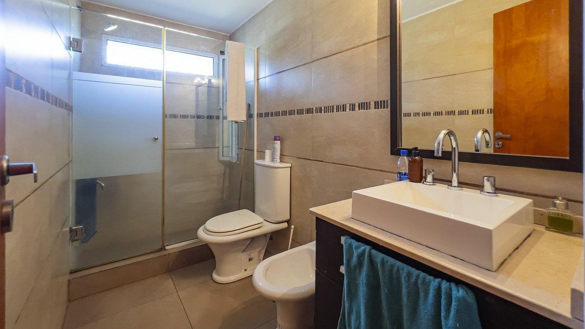 Foto de VENTA CASA CON LOCAL B° ESPAÑA Y HOSPITALES, imagen 4