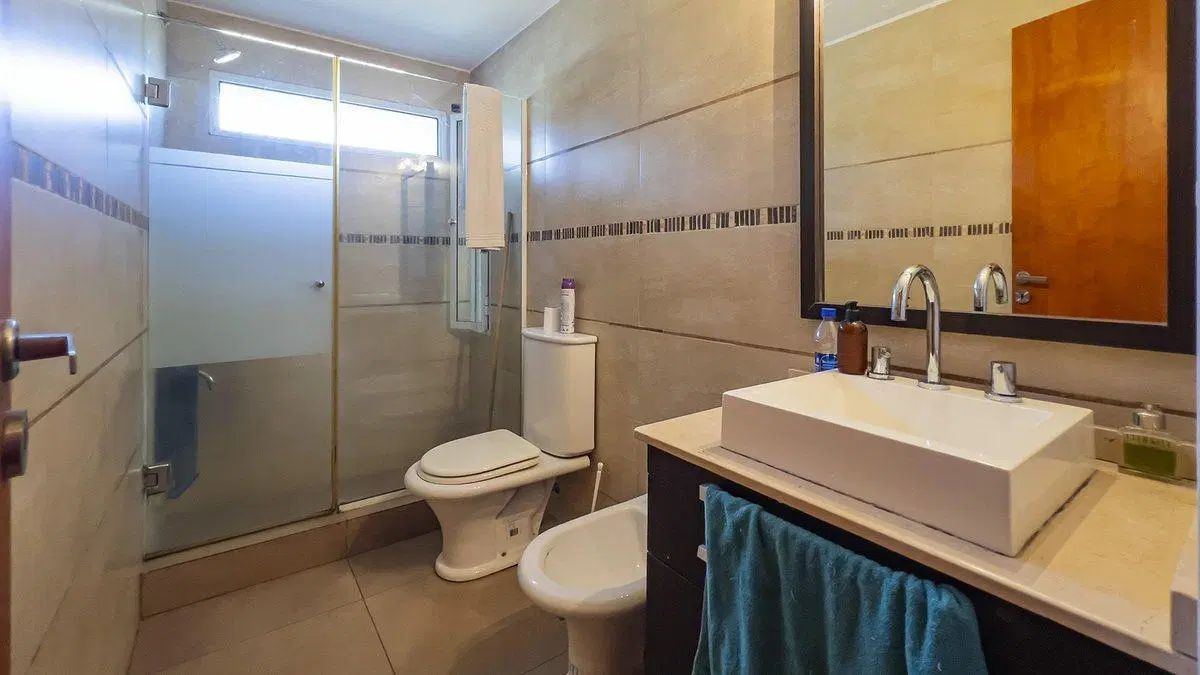 VENTA CASA  CON LOCAL B° ESPAÑA Y HOSPITALES 4