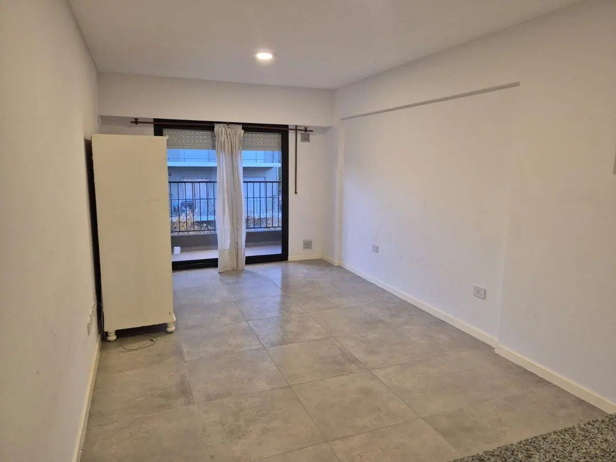 ALQUILER MONOAMBIENTE CON BALCON BARRIO PICHINCHA 5