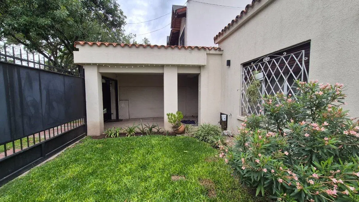 Hermosa casa 3 dormitorios, Alberdi 2