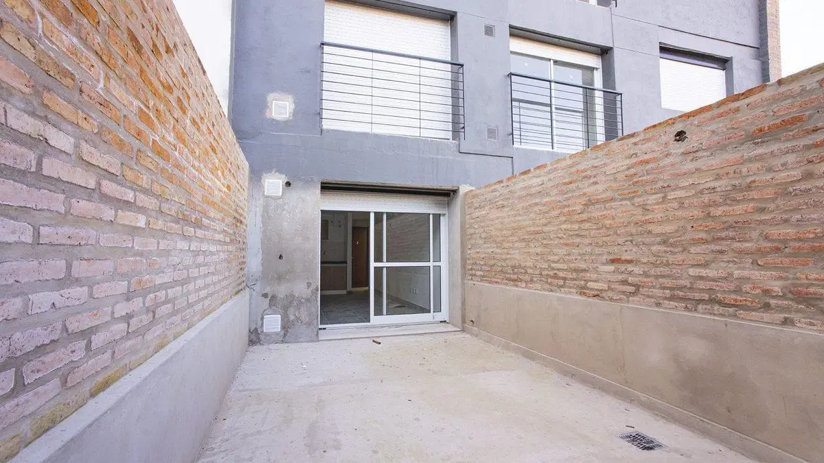 VENTA DEPTO MONOAMBIENTE CON PATIO 4