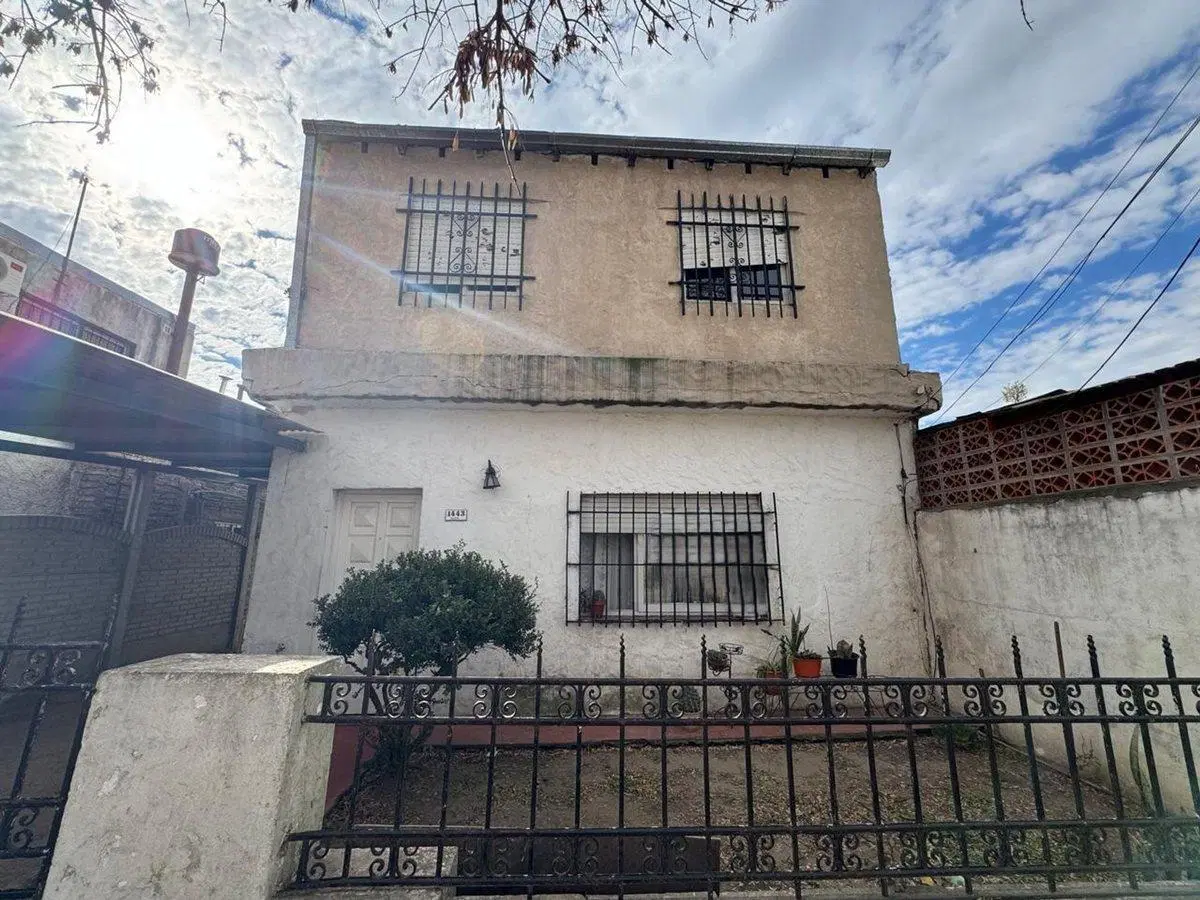 CASA EN VENTA PEREZ DOS DORMITORIOS PATIO COCHERA 5