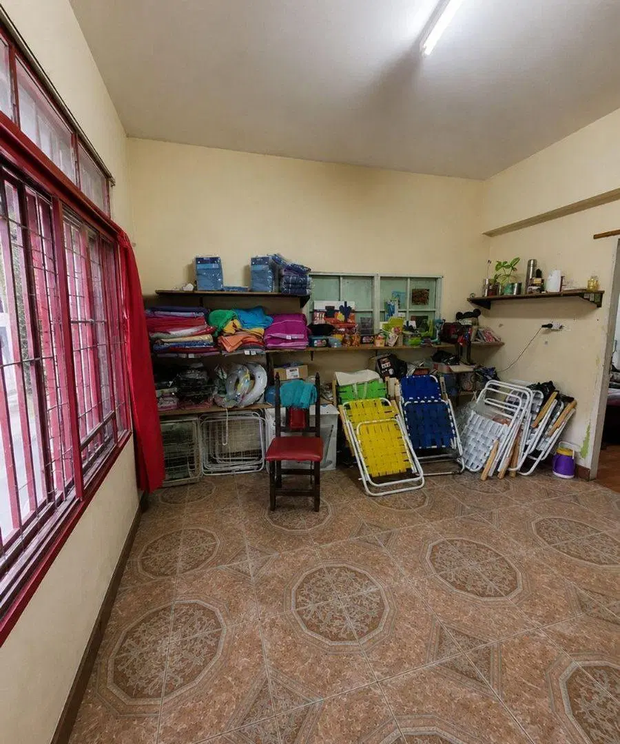 Casa con 2 Locales Comerciales + Monoambiente 3
