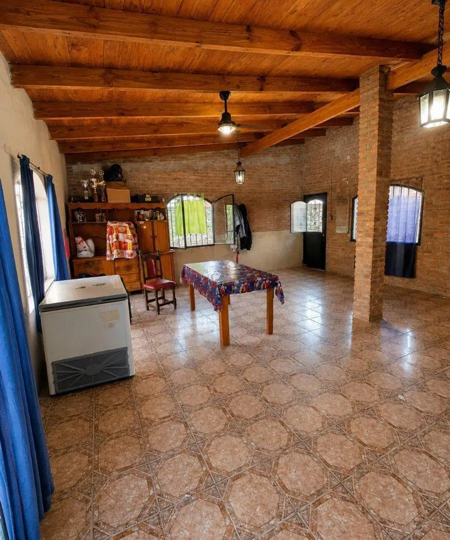 Casa con 2 Locales Comerciales + Monoambiente 4