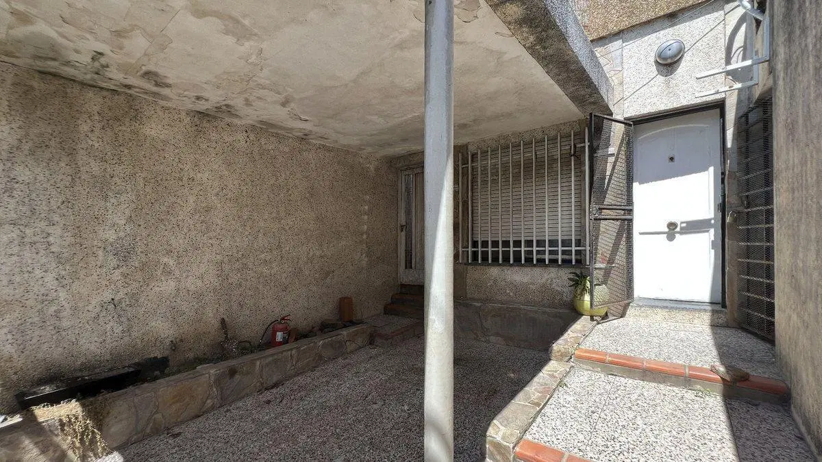 casa con local y cochera en barrio Saladillo 2