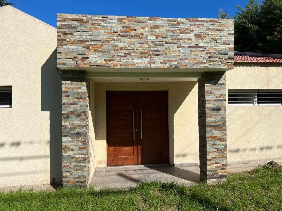 VENTA CASA 3 DORMIT CON PARQUE, PILETA Y PARRILLA 2