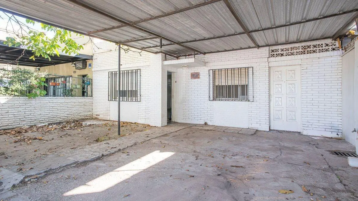 VENTA CASA CON COCHERA PJE CRAIG 689 BIS FISHERTON 5