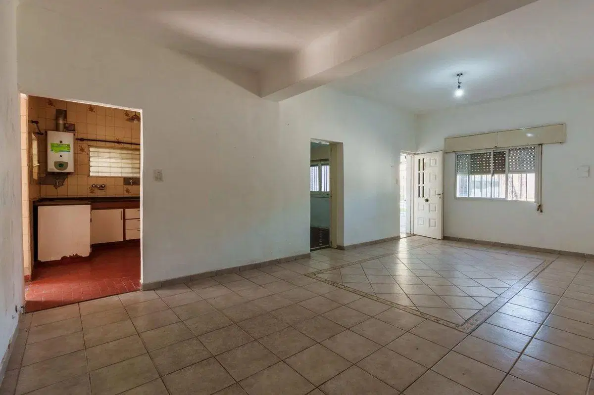 VENTA CASA CON COCHERA PJE CRAIG 689 BIS FISHERTON 4
