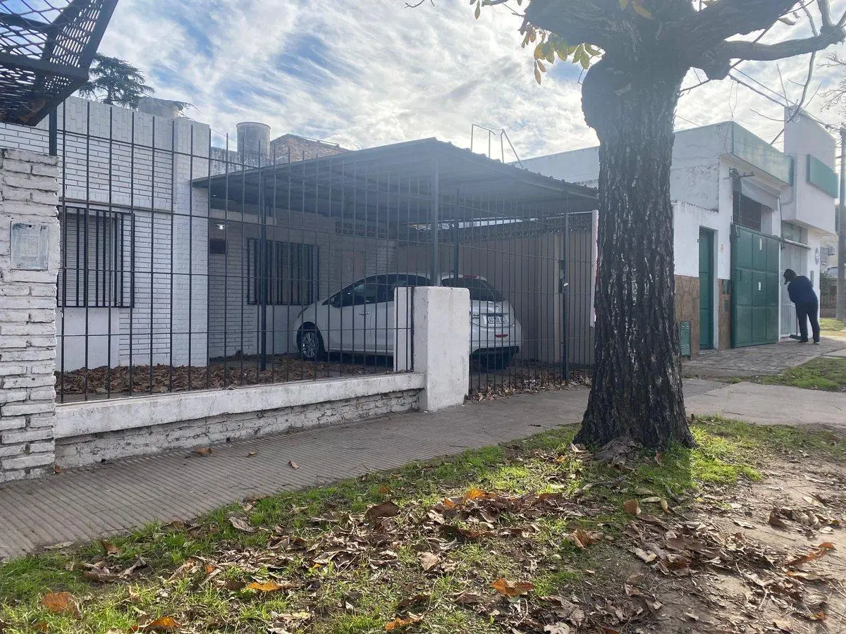 VENTA CASA CON COCHERA PJE CRAIG 689 BIS FISHERTON 2