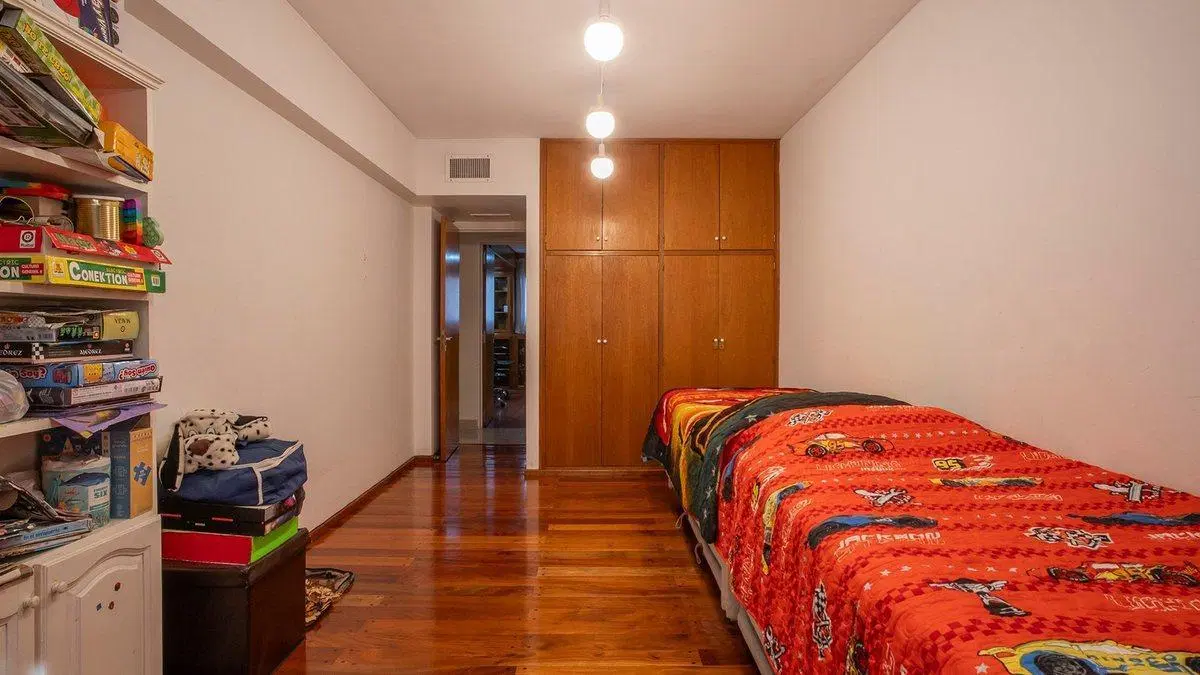 VENTA DEPARTAMENTO 5 DORMITORIOS/COCHERA VISTA RÍO 4