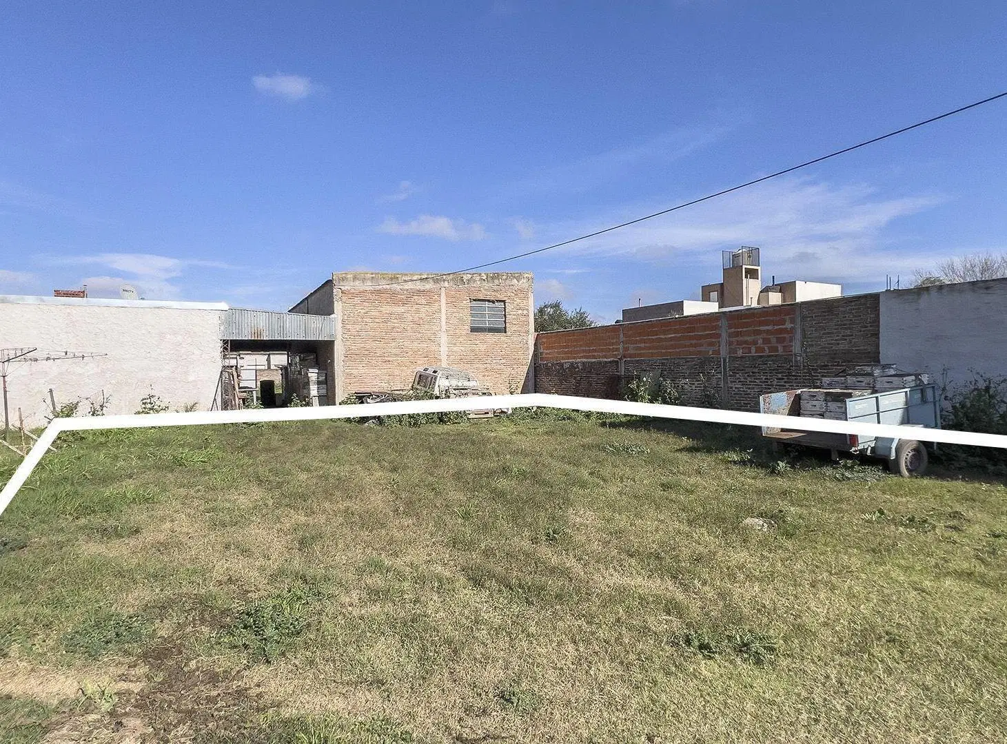 Lote con local a reciclar en Zavalla 5