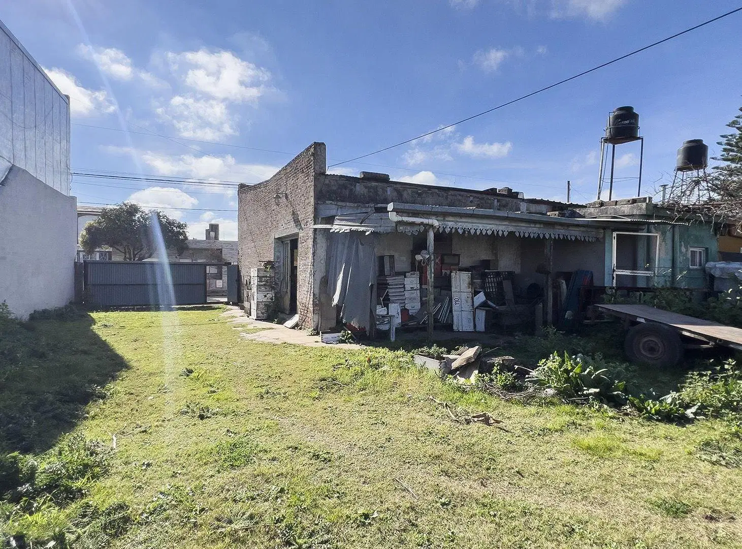 Lote con local a reciclar en Zavalla 4