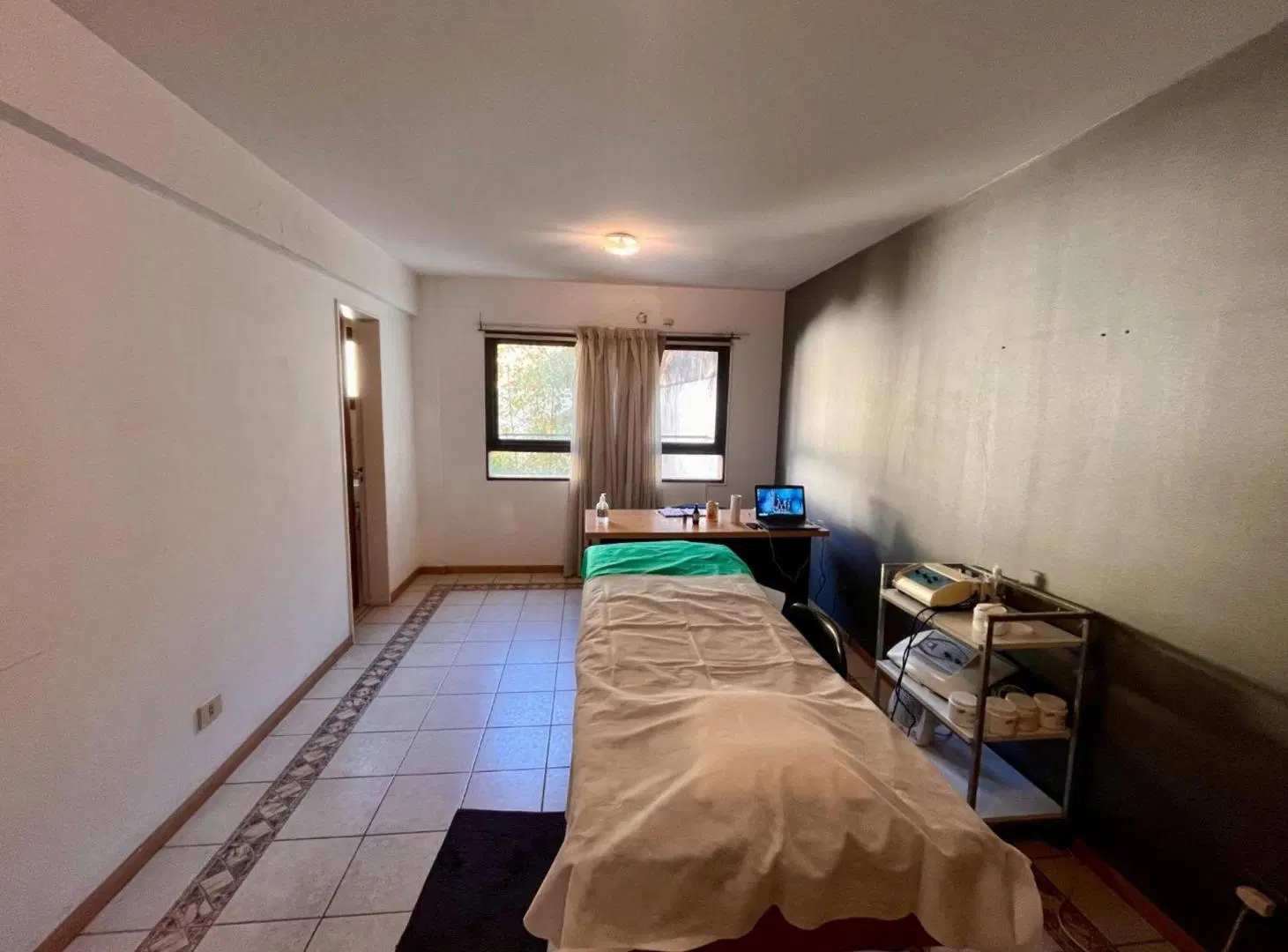 Consultorio en venta con recepción y SUM 3