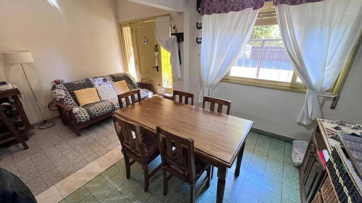 Casa en venta de 2 dormitorios con cochera y patio 4