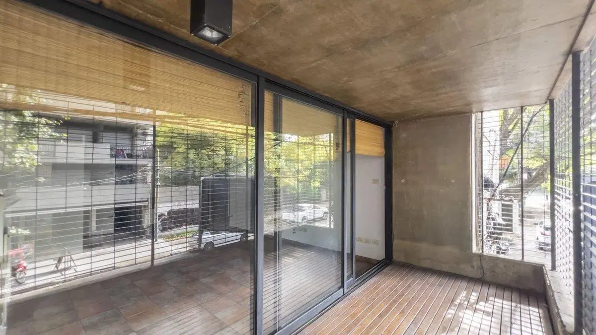 AMPLIO MONOAMBIENTE EN VENTA 49M2 TOTALES. BALCON 3
