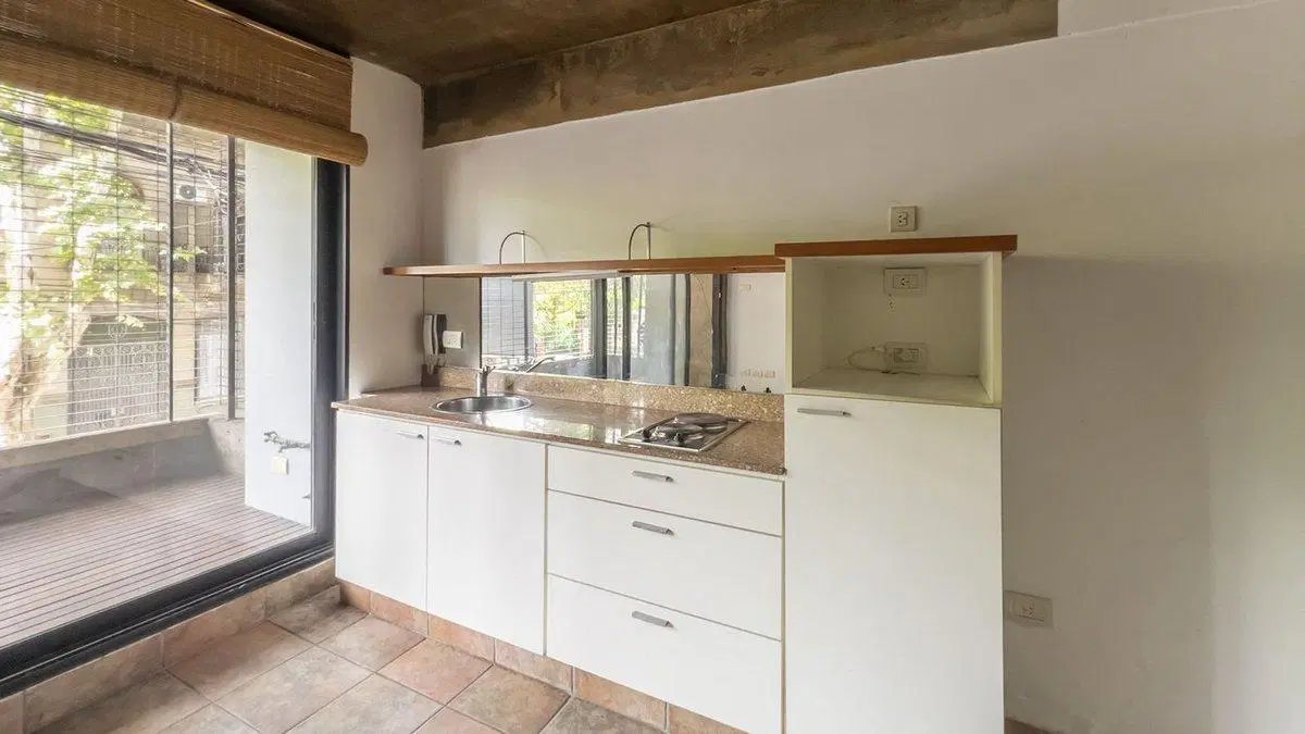 AMPLIO MONOAMBIENTE EN VENTA 49M2 TOTALES. BALCON 4