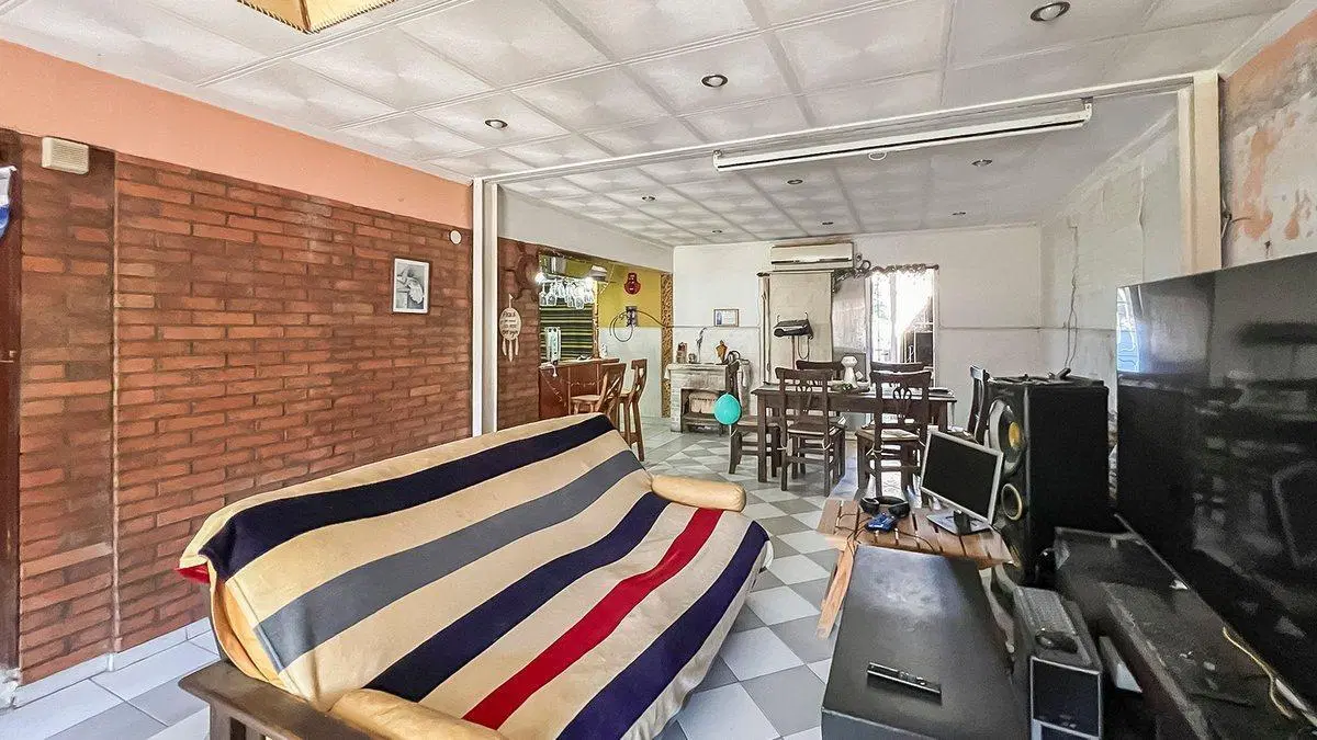 VENTA CASA 3 DORMITORIOS Y PATIO BARRIO LAS HERAS 4