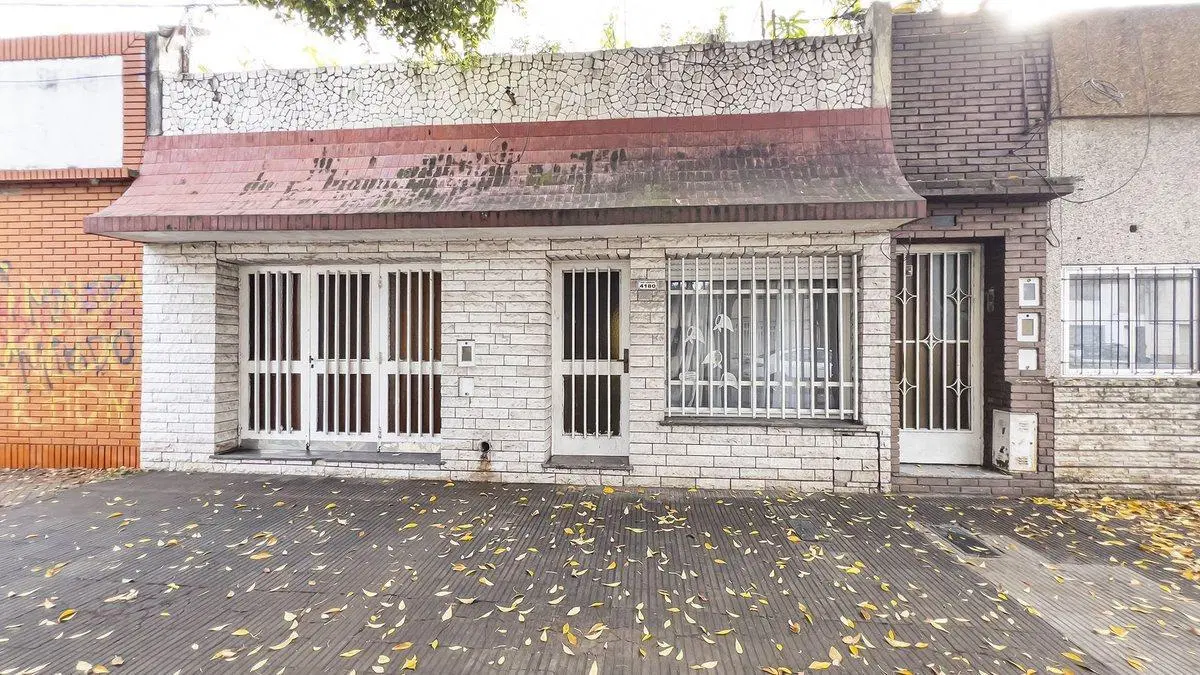 CASA DE UN DORMITORIOS, COMODIN Y COCHERA 4