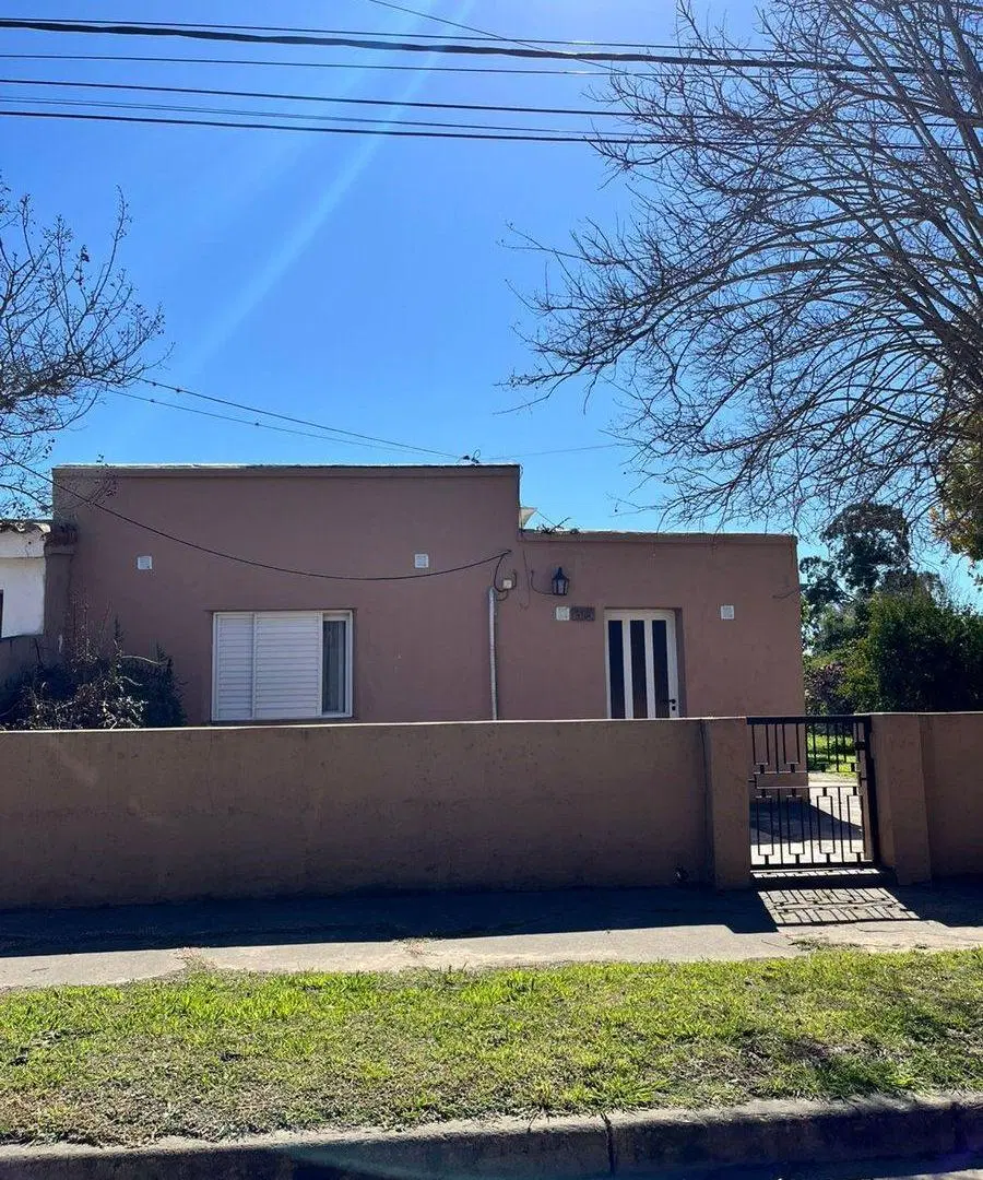Casa con gran terreno en venta en Zavalla 4