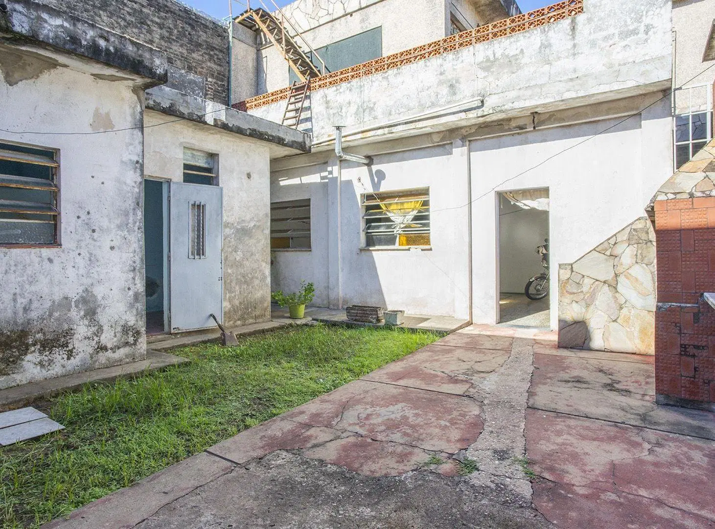 OPORTUNIDAD VENTA 2 CASAS CON INGRESOS IDEP. 4