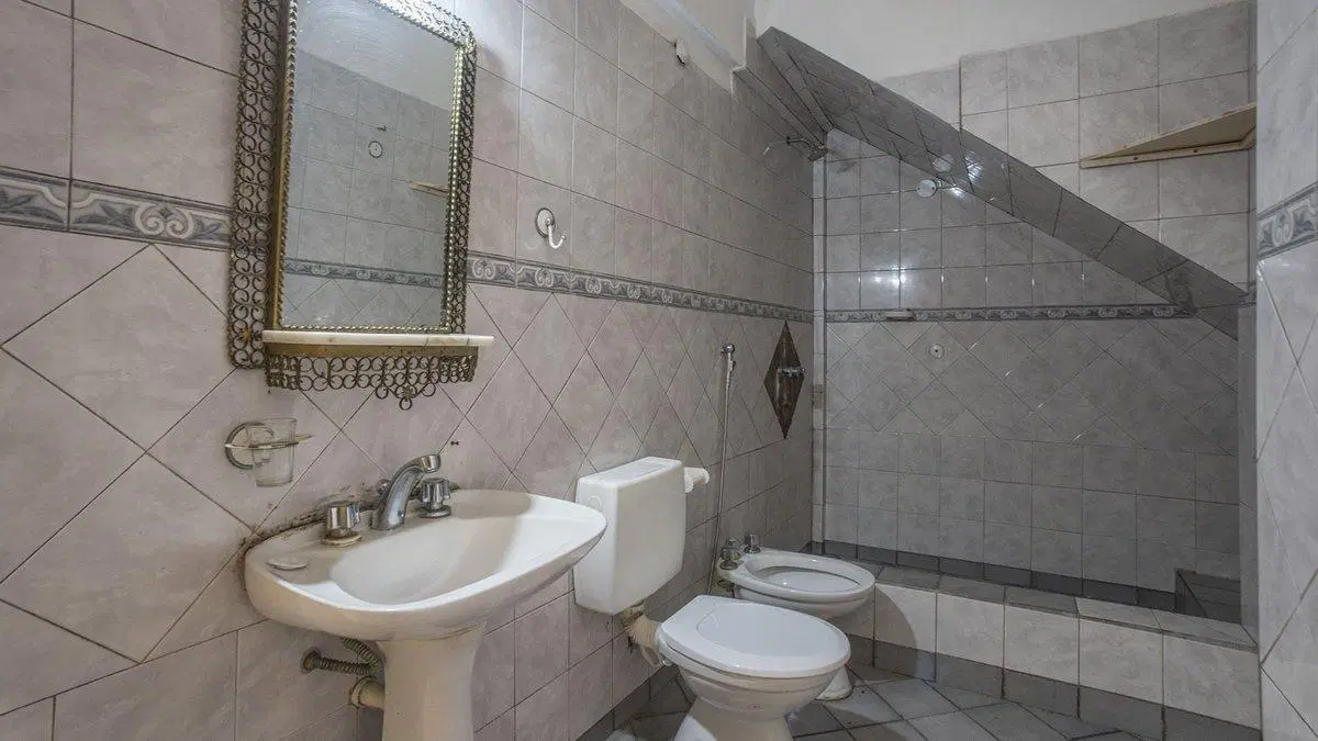 VENTA CASA FRENTE EN BARRIO LAS HERAS 2