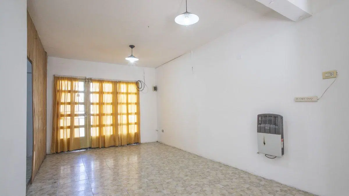 VENTA CASA FRENTE EN BARRIO LAS HERAS 5