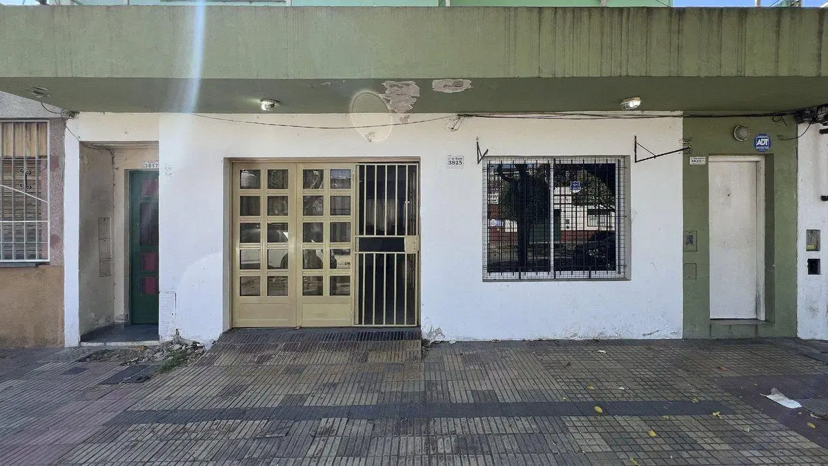 VENTA CASA FRENTE EN BARRIO LAS HERAS 4