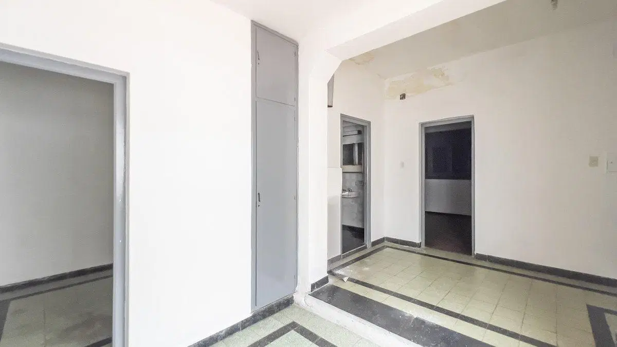 VENTA CASA DE 4 DORMITORIOS CON LOCAL AL FRENTE 2