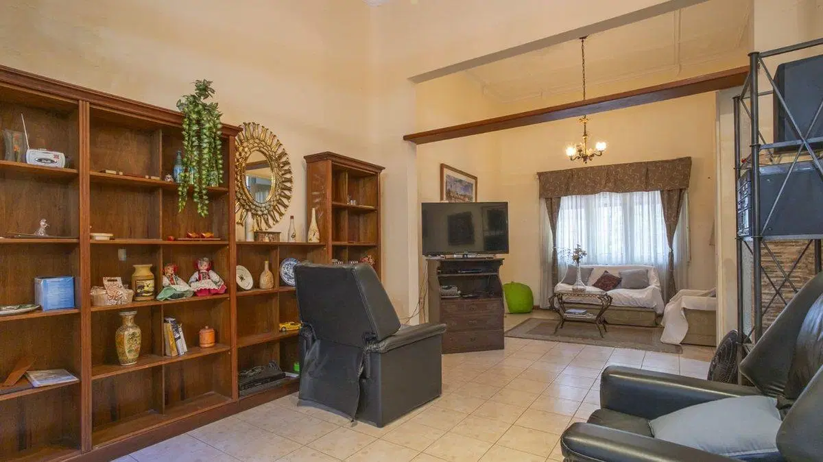 VENTA IMPORTANTE CASA EN MARTIN APTA INSTITUCIONES 5