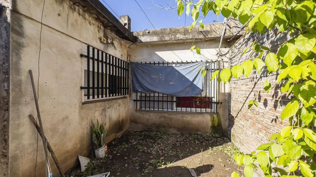VENTA CASA DE 2 DORMITORIOS CON COCHERA Y PATIO 8