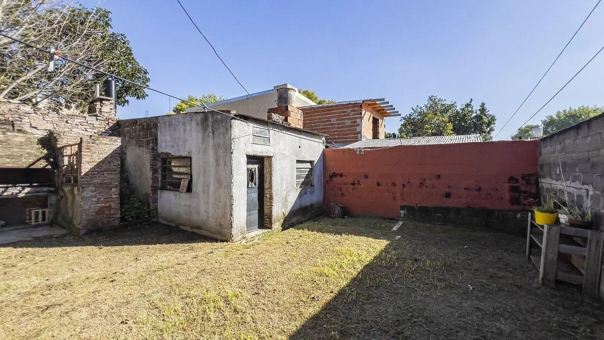 VENTA CASA DE 2 DORMITORIOS CON COCHERA Y PATIO 4